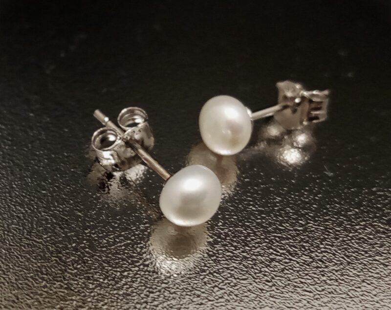 pearl earring studs -white