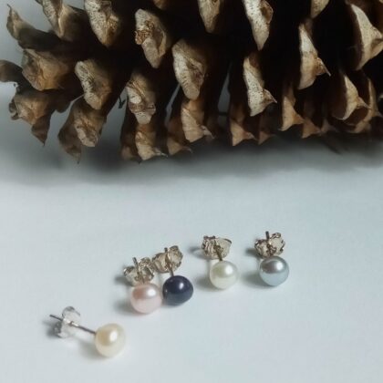 The pearl stud earrings- Genuine freshwater pearls